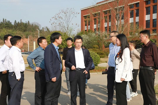 ͭ����ί����ǡ��г�Ƥ�󻳵���������ҵ����